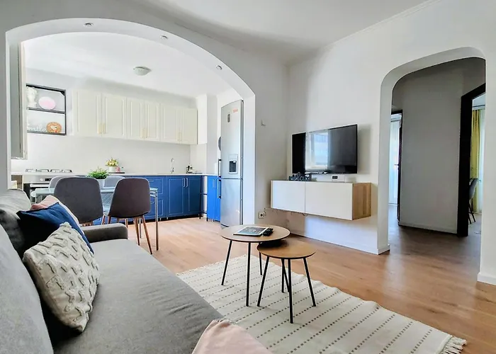 Cozy City Retreat, Obor Market & Metro