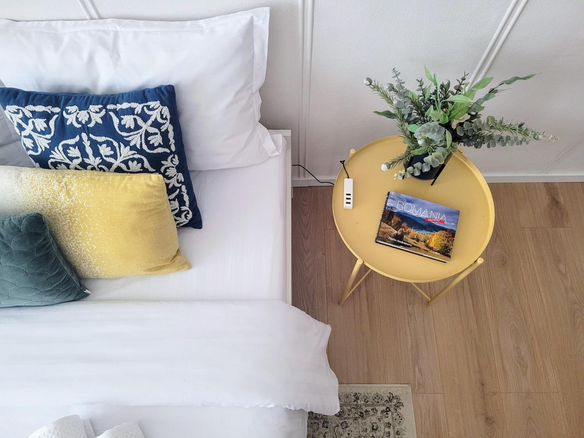 Cozy Retreat, Obor Market & Metro